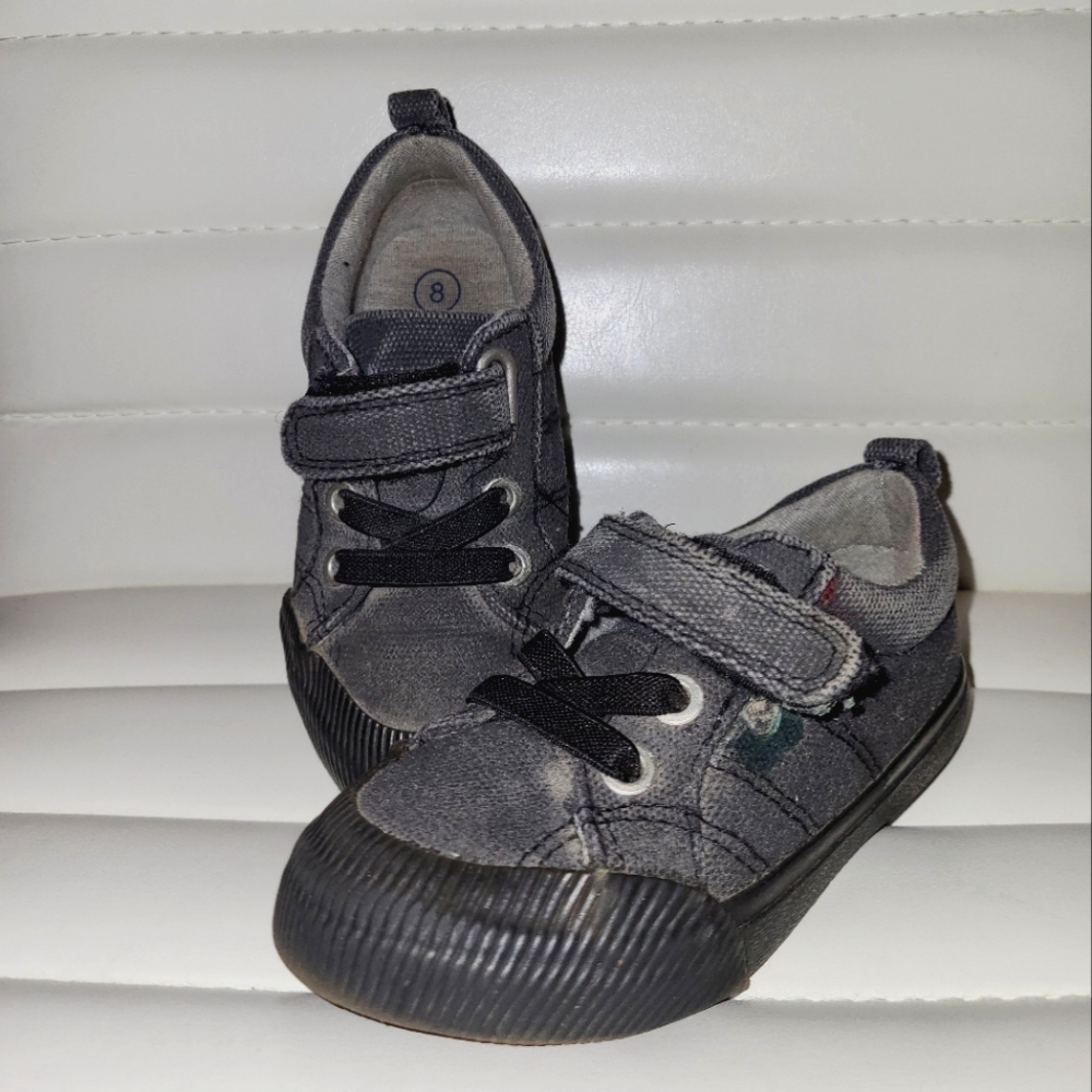 Kid's Shoes: Size 8, Cat and Jack